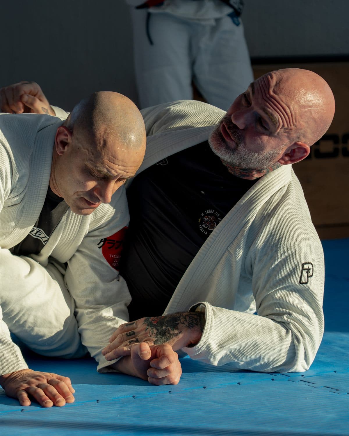 Dettaglio di una tecnica avanzata di Brazilian Jiu Jitsu